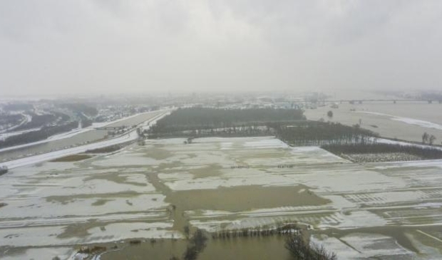 <p>Jsvorming in natuurgebied Avelingen bij Gorinchem, tussen het Kanaal van Steenenhoek (links) en de Merdewe (rechts). </p>