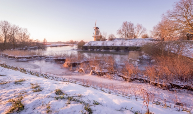 <p>Het waterpeil van de Merwede zakt nu snel</p>