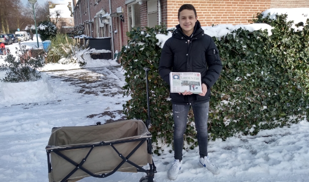 <p>Max Wouterse bezorgt al ruim twee jaar het Bunniks Nieuws.</p>