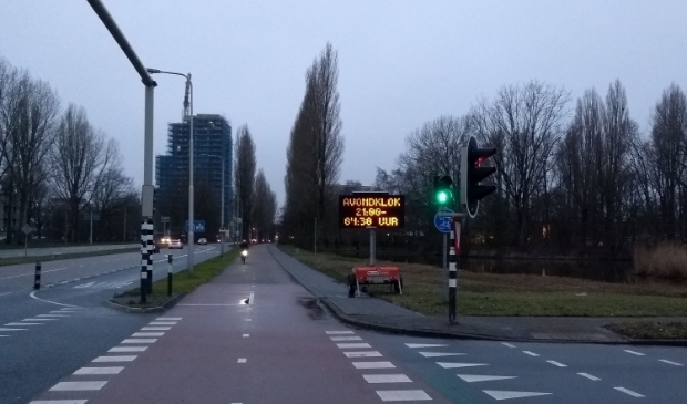 <p>De avondklok is inmiddels verruimd naar 22.00 uur maar wordt voorlopig nog niet opgeheven.</p>