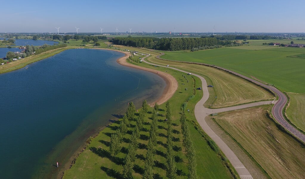 De Stichtse Rijnlanden versterkt de komende jaren de Lekdijk tussen het Culemborgse Veer en de Beatrixsluis. 
