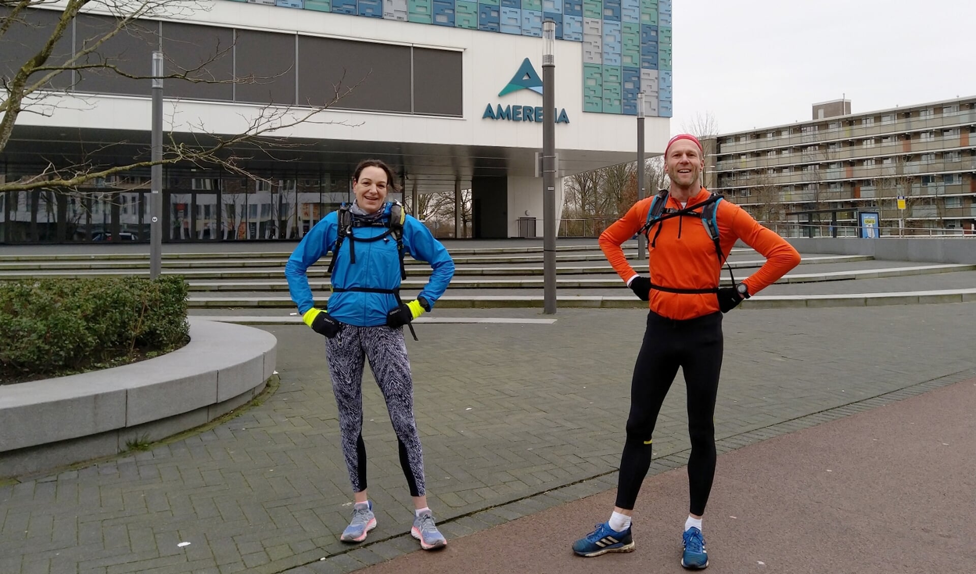 Door van Drie en Jantinus Ziengs liepen samen de 42 km vanaf sportcomplex Amerena.