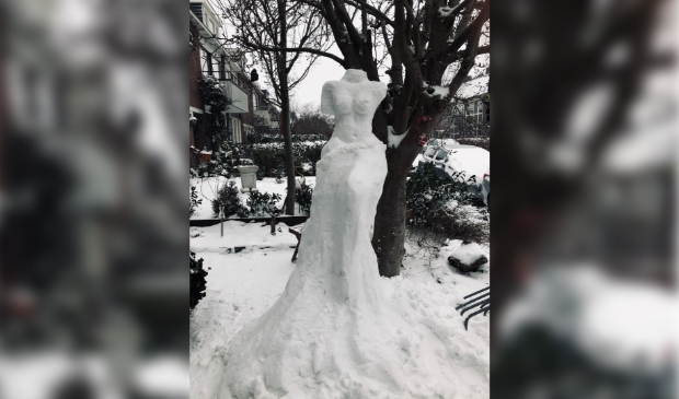 Sneeuwsculptuur van de Venus van Milo.
