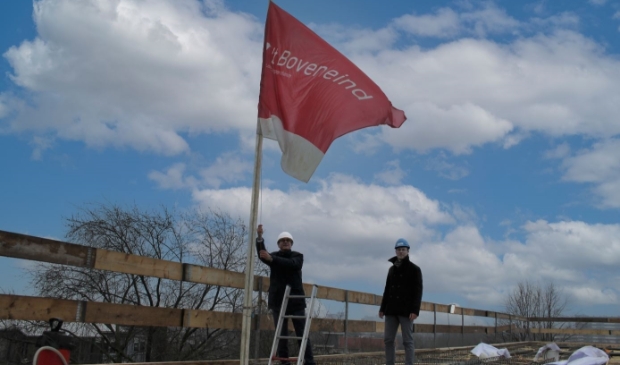 Foto van de vlag op het hoogste punt.