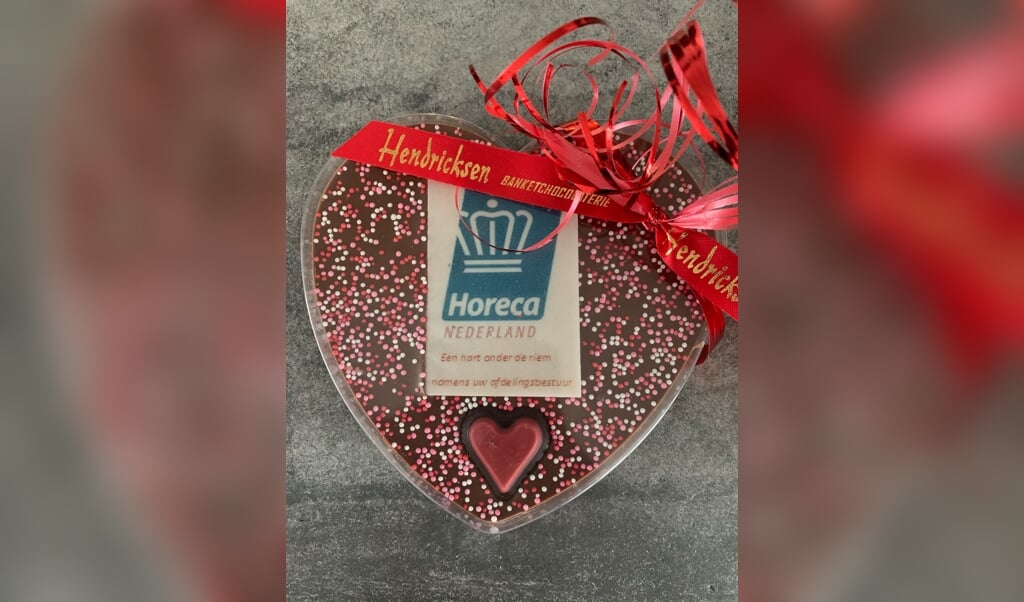 Alle leden van de lokale KHN-afdeling Baarn Soest kregen zondag een hart van chocola.