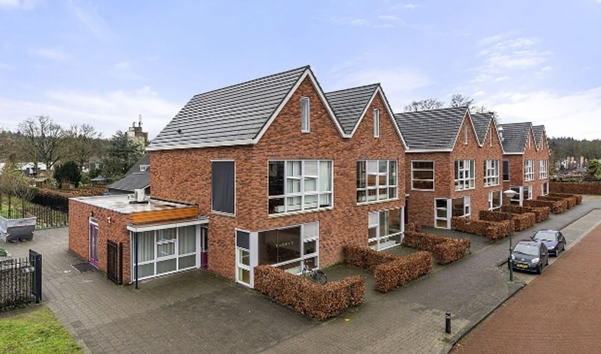 De zes ‘schoolwoningen’ aan de Mispel 11 te Veenendaal.