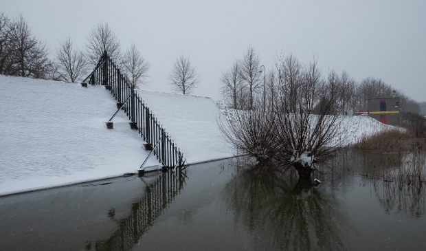 Stenen Beer in winterse sfeer