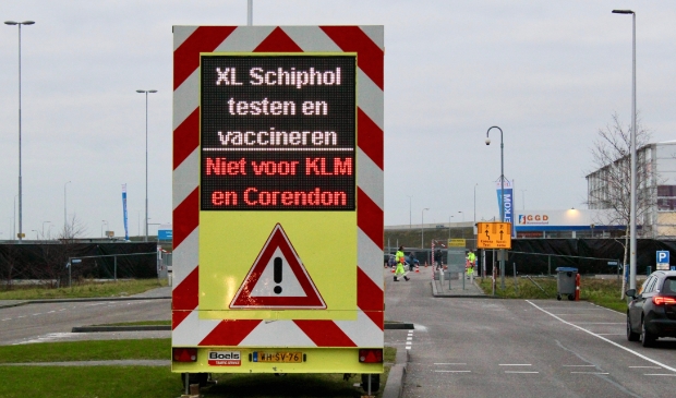 <p>Bij Schiphol kan men zich nog steeds laten testen. </p>