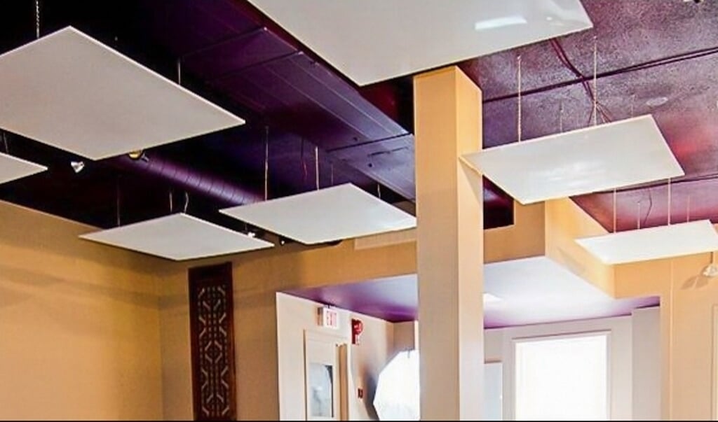 De beste plek voor een IR-paneel is het plafond, want dan kan deze zonder belemmeringen de warmte vrij naar beneden stralen.