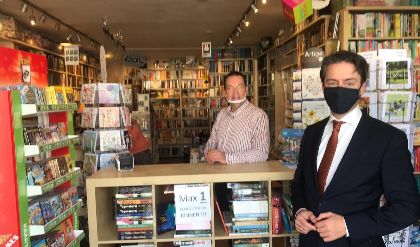 Ook de christelijke boekhandel De Zonnebloem.werd vereerd met een bezoekje van SGP-Kamerlid Chris Stoffer.