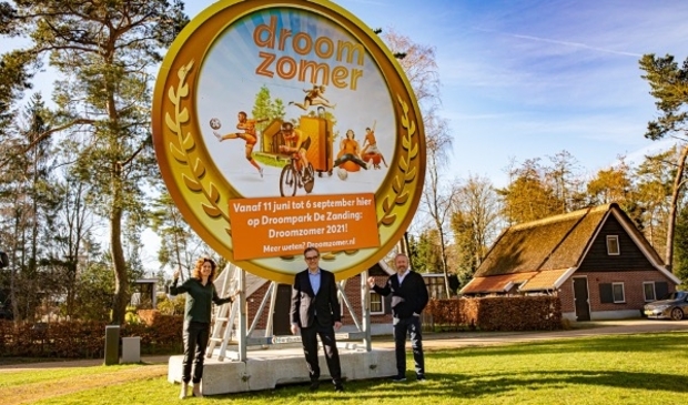 <p>Van links naar rechts: Barbara Barend (Helden), Andries Bruil (Droomparken), Arjan Kers (TUI).</p>