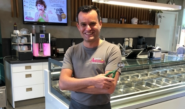 <p>IJsliefhebbers kunnen zaterdag hun hart ophalen bij de vitrine van IJssalon Antonio. </p>