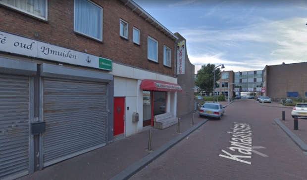 <p>Het pand (rechts) is inmiddels permanent gesloten.</p>