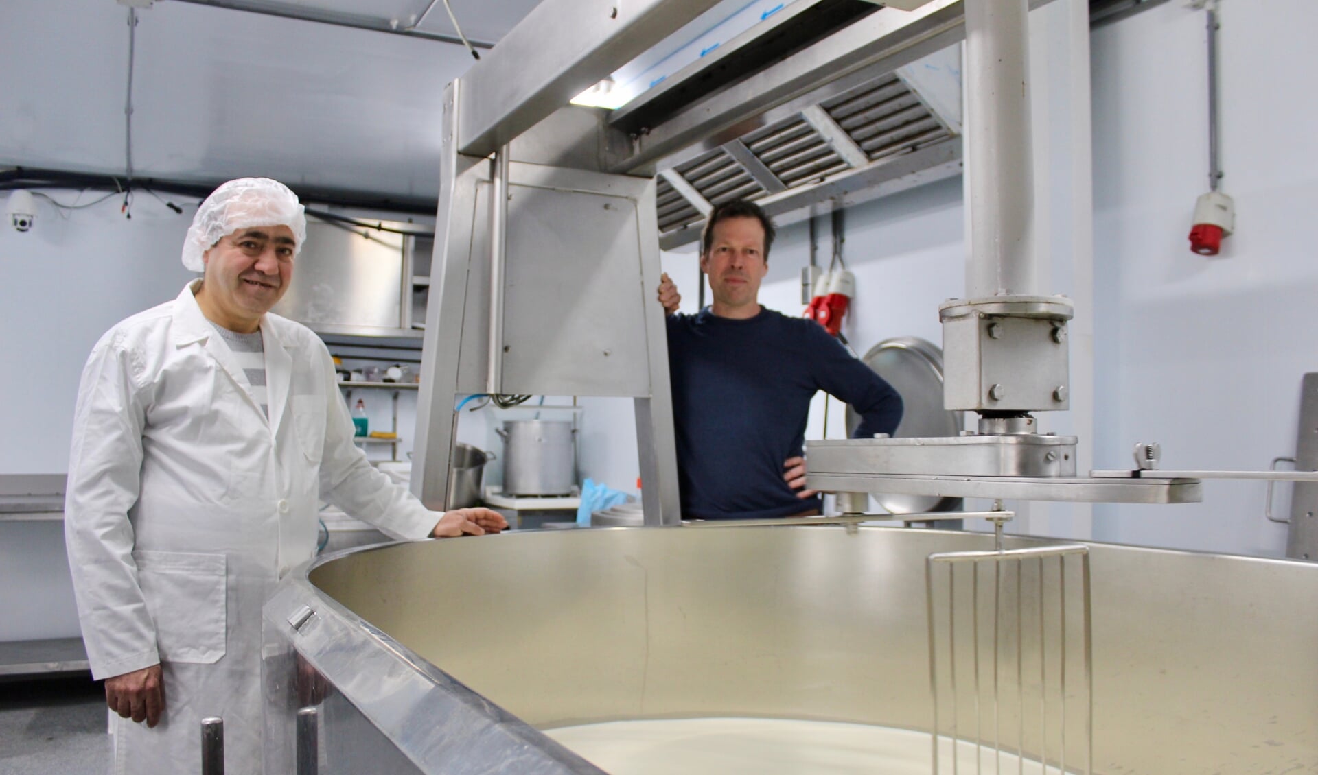 Nidal Aswad en Ramon van Roomen willen ook de Nederlandse klant aan zich binden. 'Dat heeft tijd nodig, want Syrische kaas smaakt anders dan Nederlandse kaas.'