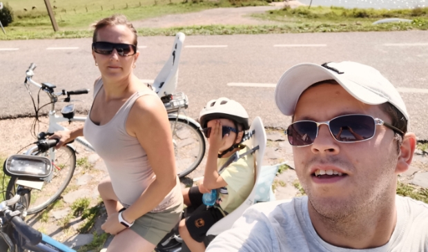 Iboya en Mateusz Nowak tijdens een fietstochtje in de streek