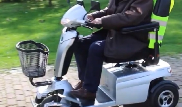 <p>De gemeente wil strenger kijken naar scootmobielen</p>