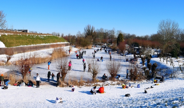 <p>Mooie omstandigheden om te schaatsen op de Oostgracht</p>