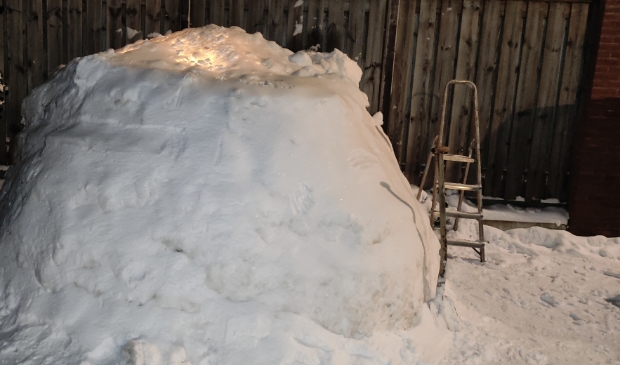 De igloo met trap als vergelijkingsmateriaal