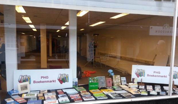<p>De PHG boekenmarkt is verhuisd naar Dorpsstraat 23 (oude locatie van De Lichtster).</p>