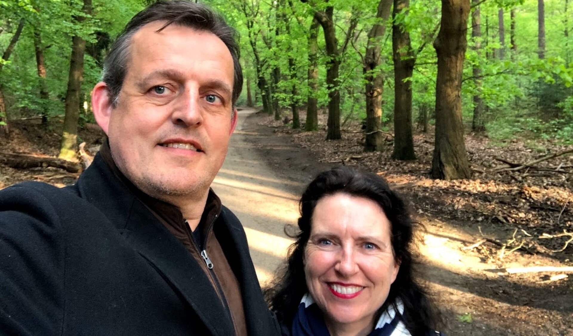 Liesbeth en Roland Bron wandelen graag in de bossen in de omgeving van Putten.