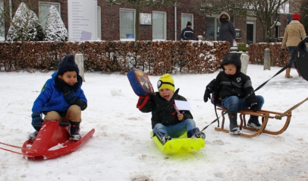 Minder Natuur accent Een mooie dag: op de slee weer naar school | Leusder Krant | Nieuws uit de  regio Leusden