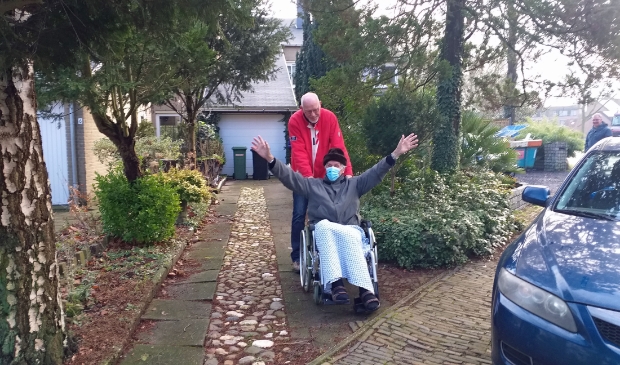 Piet begroet zijn buurtgenoten