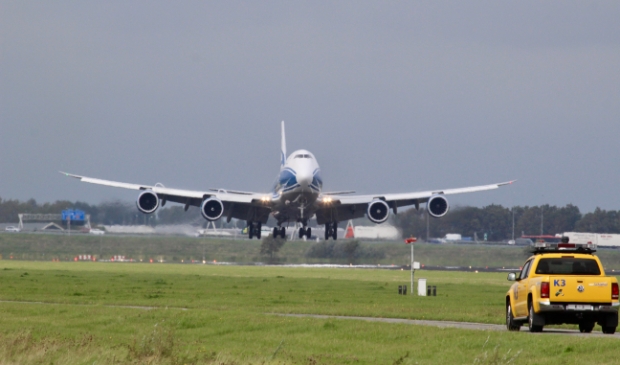 <p>Schiphol heeft als doel om straks duurzaam te taxiën naar de Polderbaan.</p>