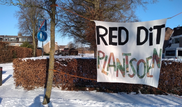 <p>Ondanks het vele verzet ging een meerderheid van de raad akkoord met de plannen voor een fietspad door het Eikenpadplantsoen</p>