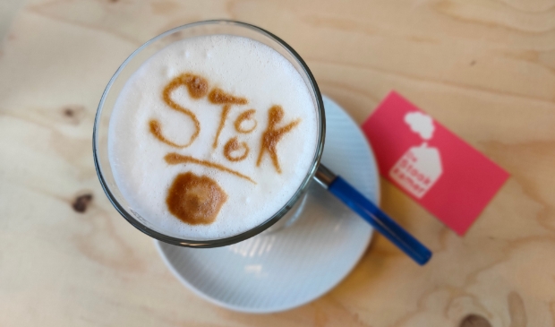 <p>Samen koffie drinken in de Rozenobel en mensen ontmoeten, dat is 'Koffie met' </p>