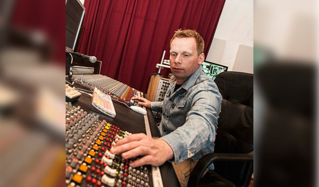 producer en studio technicus Jan Pronk in actie