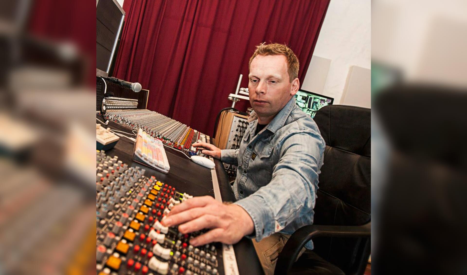 producer en studio technicus Jan Pronk in actie