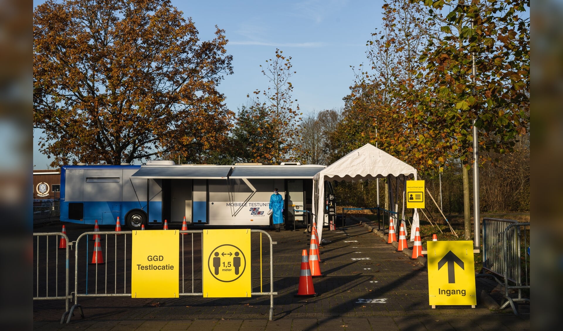 Vanaf 1 maart staat de bus bij de Ben Goudsmithal.