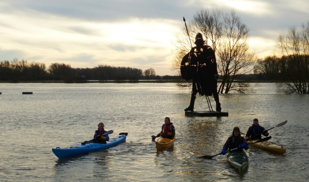 Kanovaren bij hoog water in Wijk bij Duurstede