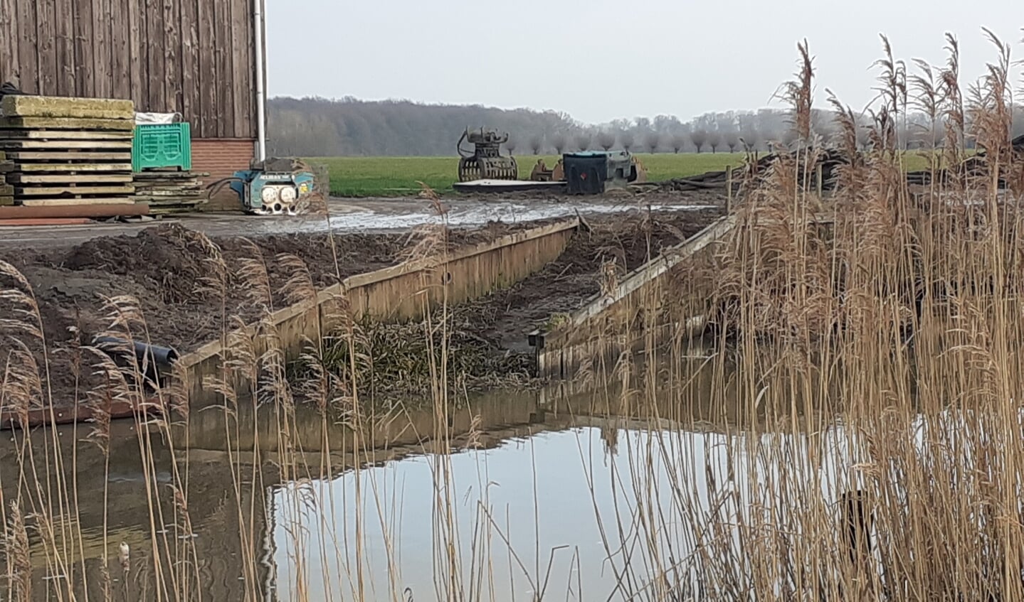 HDSR vervangt 800 meter van de beschoeiing langs de Kromme Rijn tussen Odijk en Werkhoven.