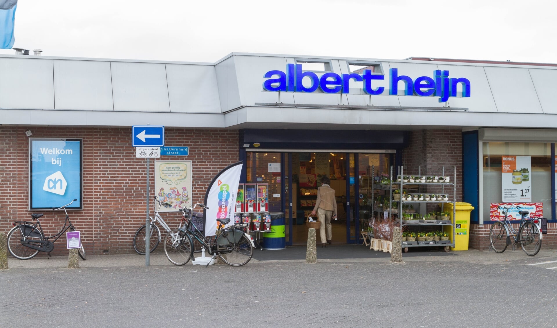 De centrale organisatie wil de huidige Albert Heijn niet meer ondersteunen, omdat de formule van deze winkel verouderd is. 