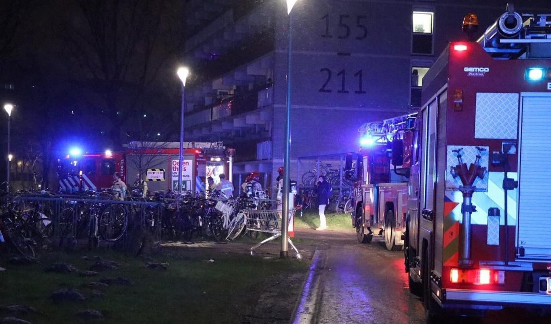 De brandweer rukte op zaterdagavond 6 februari met groot materieel uit wegens een grote brand in een studentenflat op Uilenstede.  