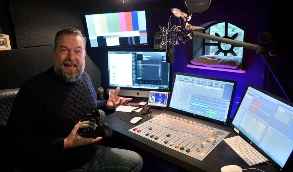 Radiopresentator Jeroen Kijk in de Vegte heeft een eigen studio in zijn huis in Kootwijk.