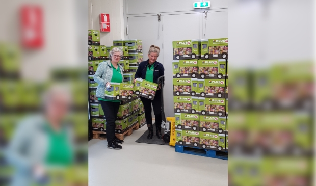 Pakketten gedoneerd aan de voedselbank