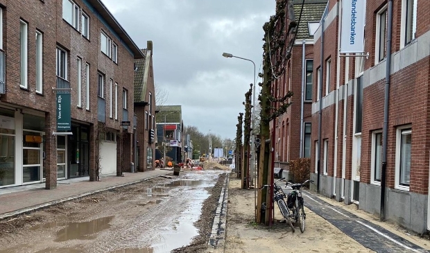 <p>De werkzaamheden in de Dorpsstraat zijn begonnen.</p>
