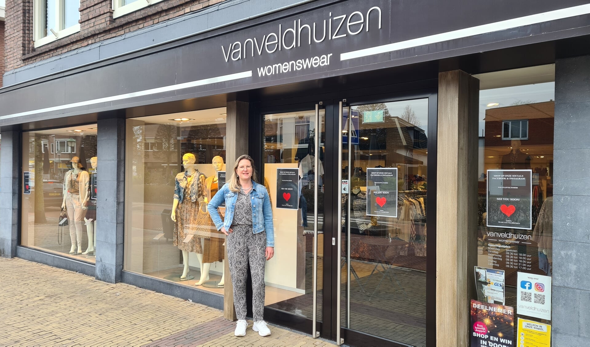 Ruth van Veldhuizen heet haar klanten weer van harte welkom, de etalage is weer gevuld met voorjaarscollectie.