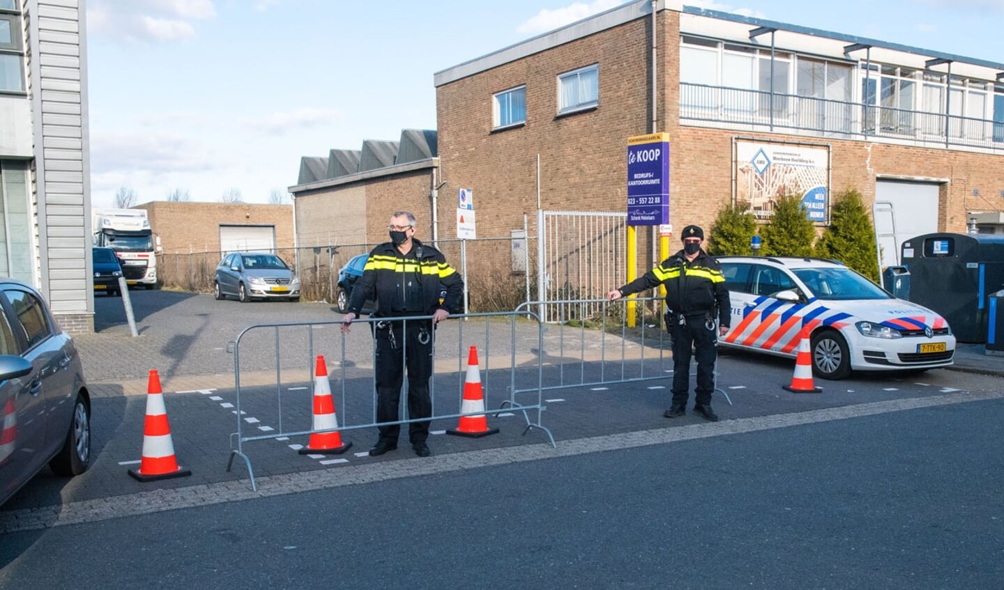 Politie in actie tegen de activiteiten van Gabi H vorige week vrijdag.