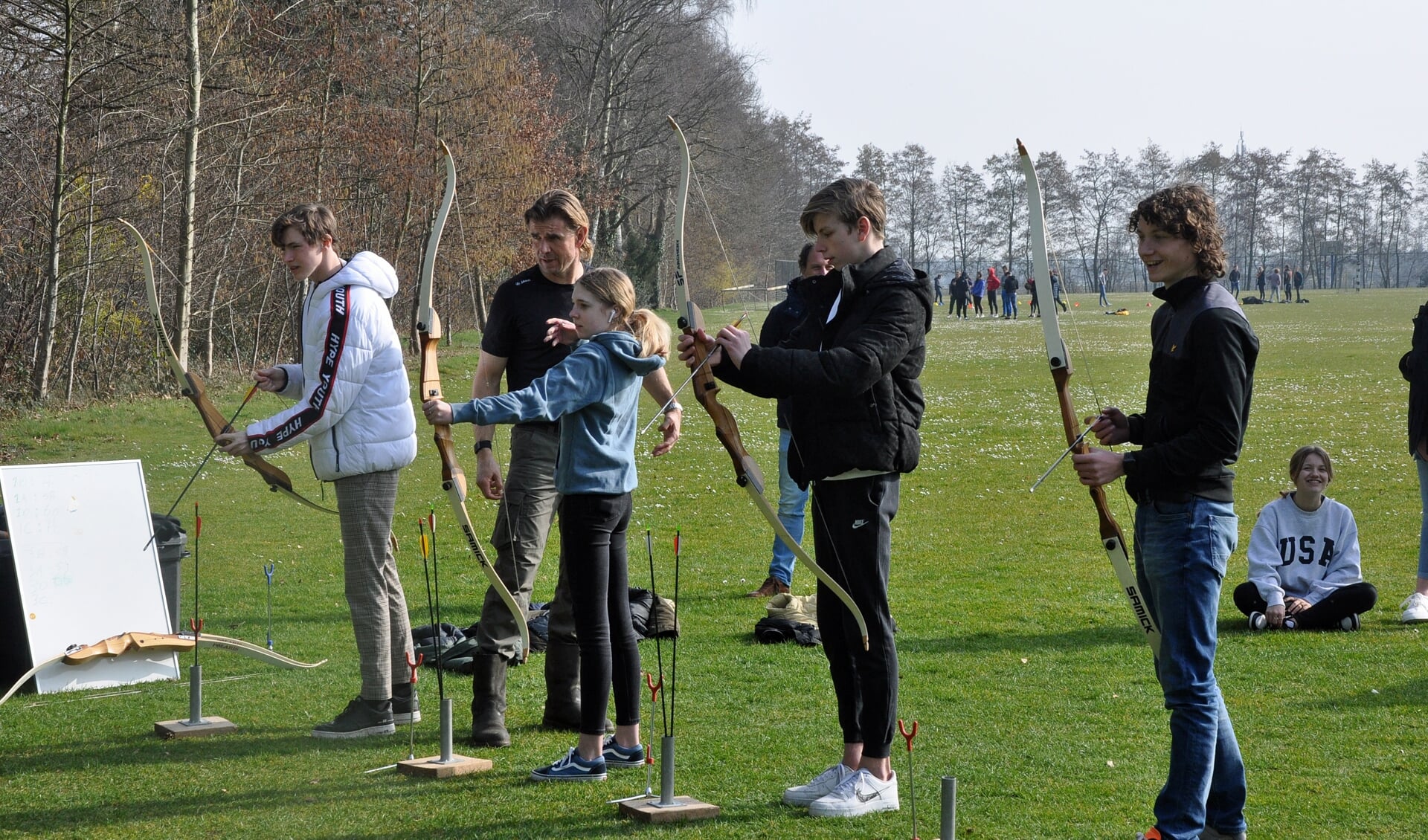 Boogschieten tijdens de community dag op de Waldheim vandaag.