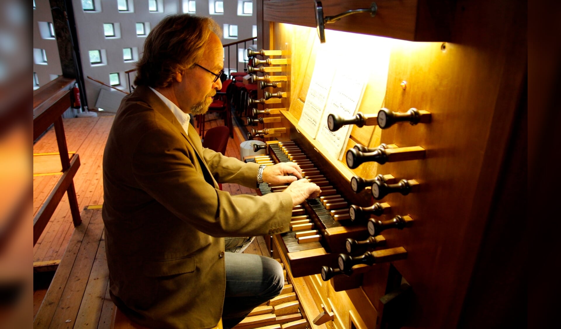 Organist Henk Trommel.