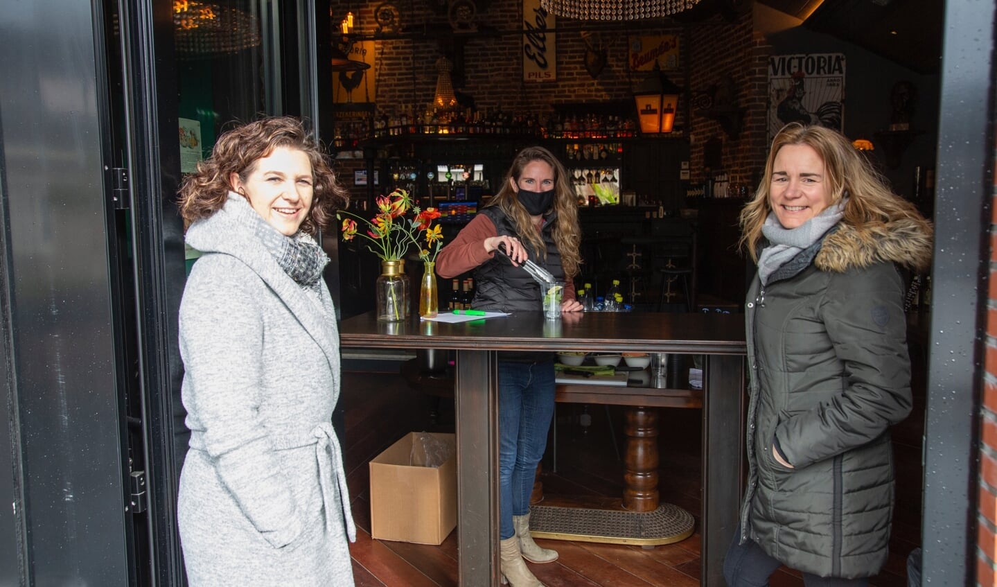 Wandelaars bezoeken cafe's in Barneveld en Voorthuizen (corona...)