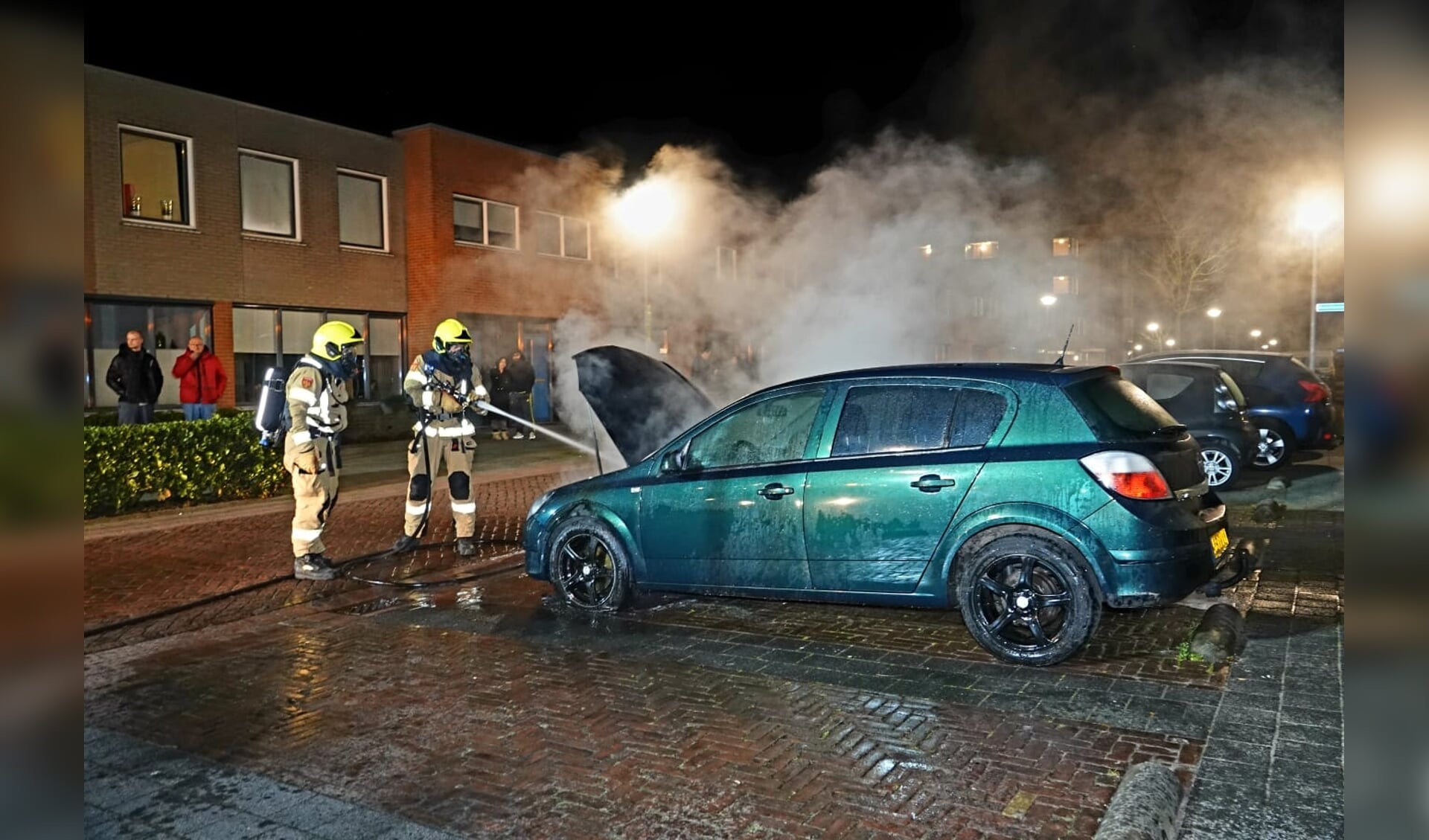 Afgelopen vrijdag vond voor de tweede keer in korte tijd een autobrand plaats aan de Begioniastraat in Barneveld.