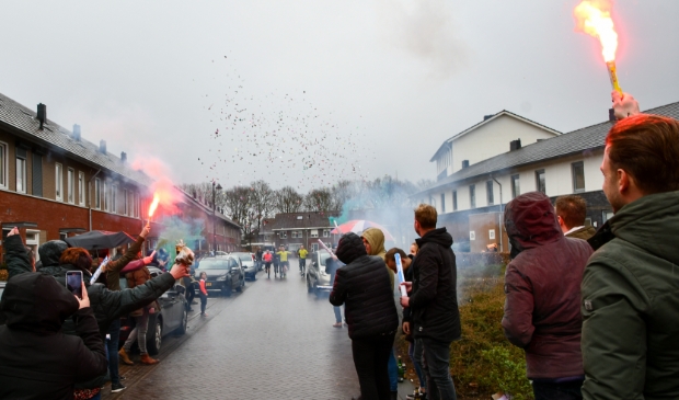 <p>Feestelijke ontvangst bij de finish.</p>