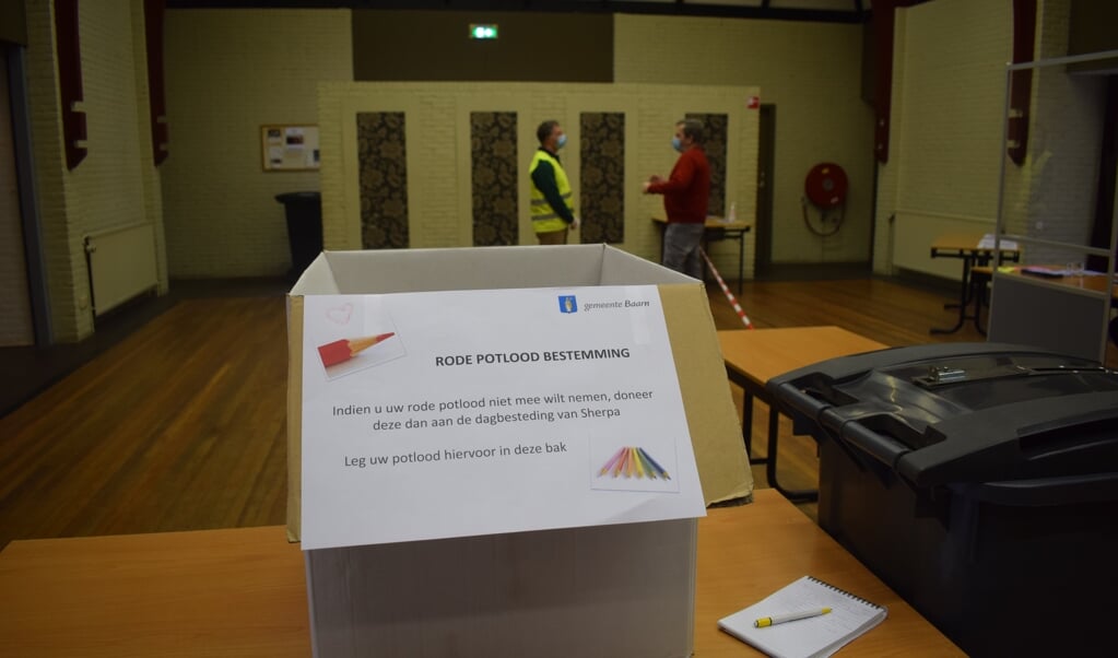 Stemmers in de gemeente Baarn, zoals hier in Lage Vuursche, mogen kiezen wat ze met het rode potlood doen.