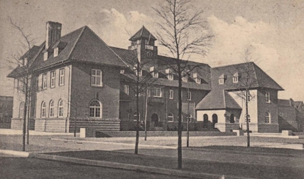 <p>Gemeentehuis Sliedrecht waar de trouwpartij plaatsvond.</p>
