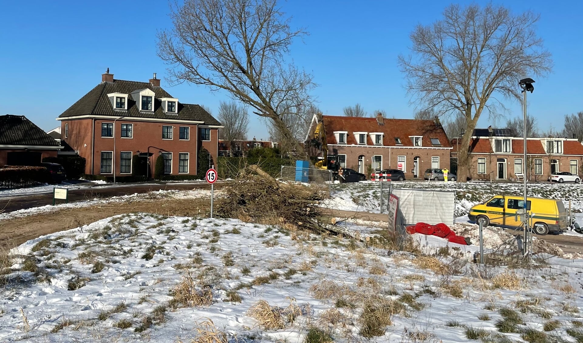In februari gingen weer bomen om voor de Amstelbrug. In het vervolg wordt kritischer gekeken of dat echt nodig is. 