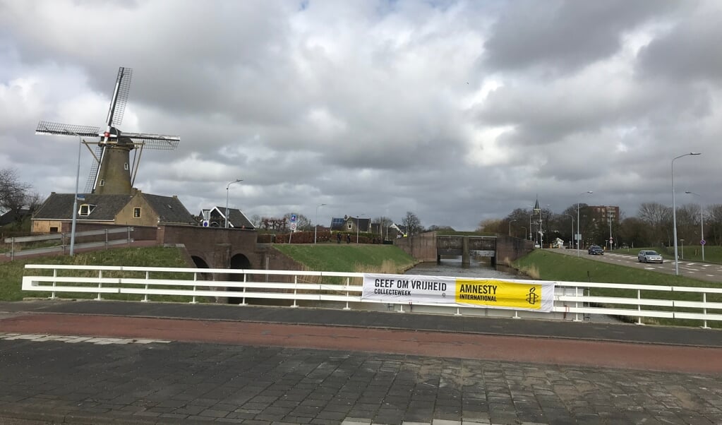 spandoek collecte bij de molen in Hoofddorp